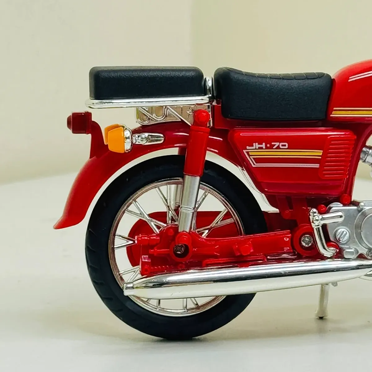 Die-cast model Ready to Rach of a Honda JH-70 Motorcycle Bike B0365-3