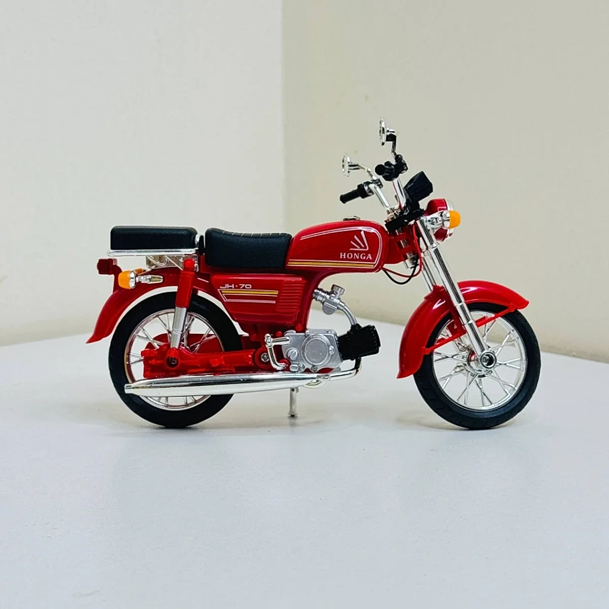 Die-cast model Ready to Rach of a Honda JH-70 Motorcycle Bike B0365-2