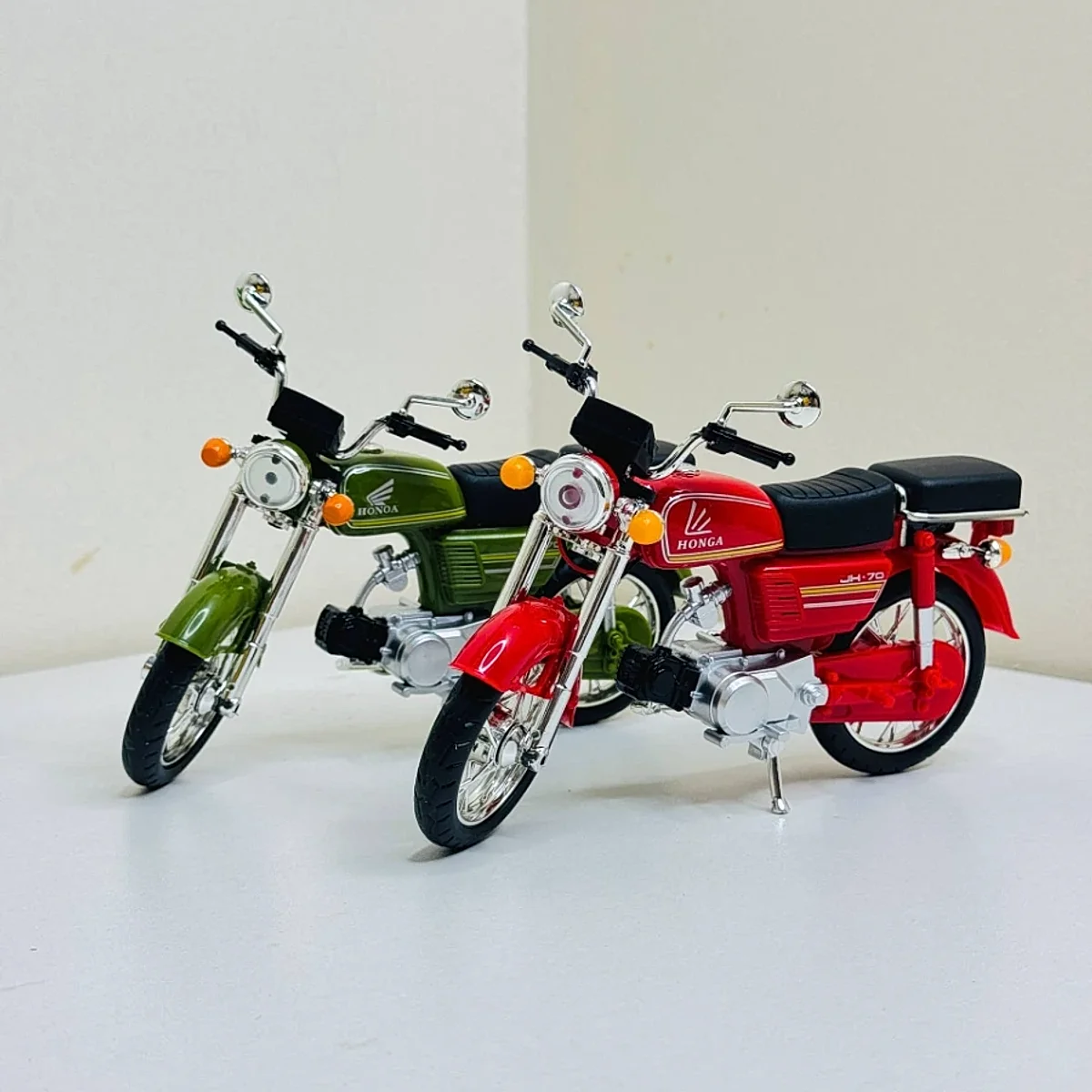 Die-cast model Ready to Rach of a Honda JH-70 Motorcycle Bike B0365